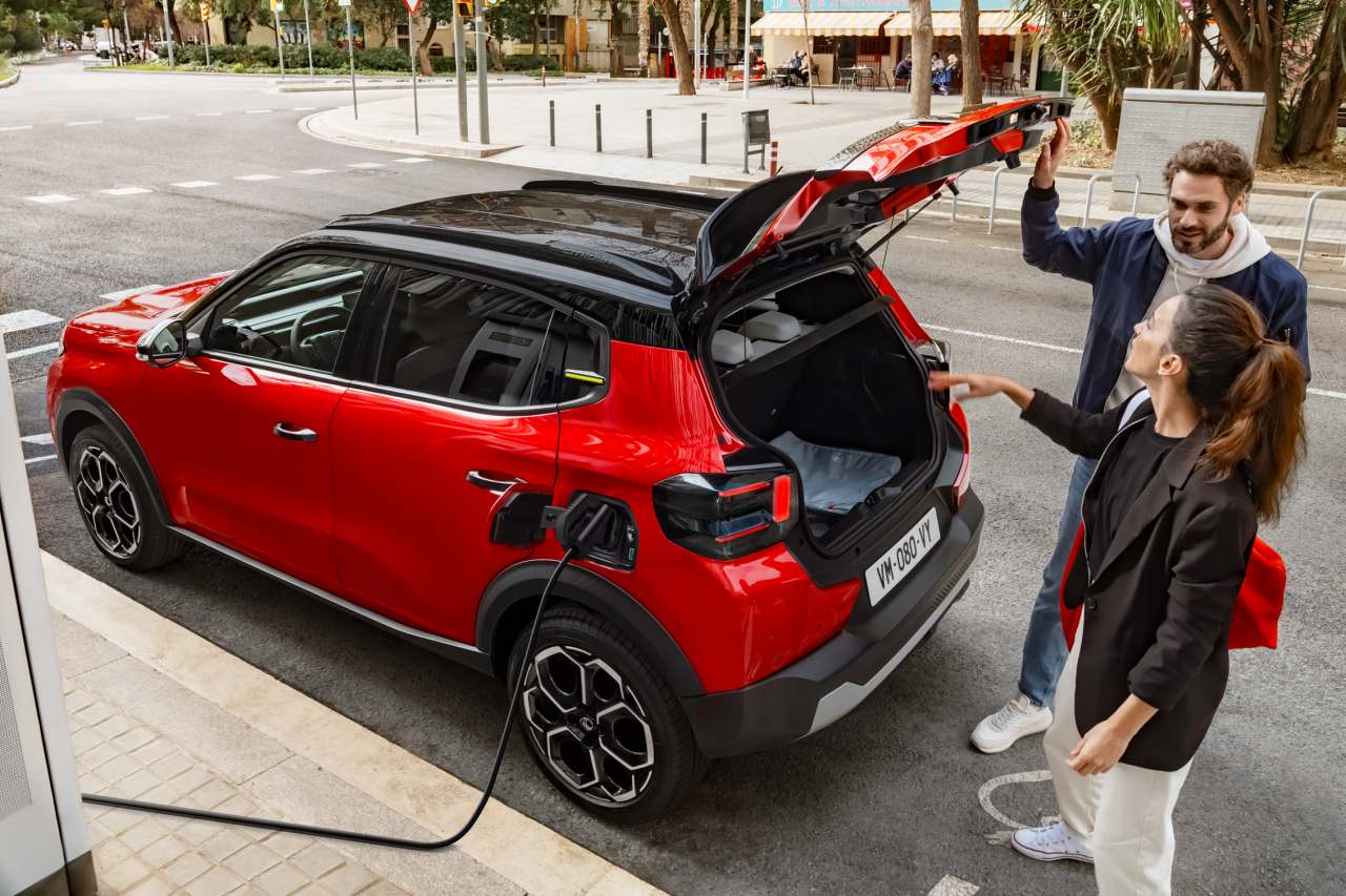 シトロエン、現行の4代目『C3』に電気自動車版の『ë-C3』を導入。一充電走行距離は388kmを確保