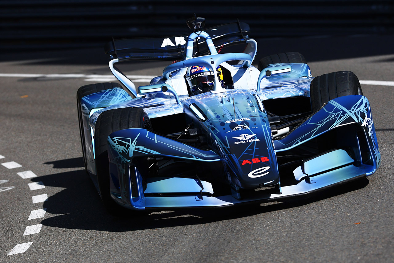 新世代マシンGEN4がモナコE-Prixでデモラン。F1ドライバーらも来場しマシンを観察
