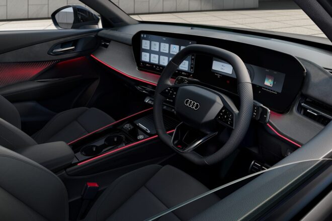 アウディ、コンパクトSUV『Q3』を刷新。最新のデジタルステージとコラム統合型シフターを採用