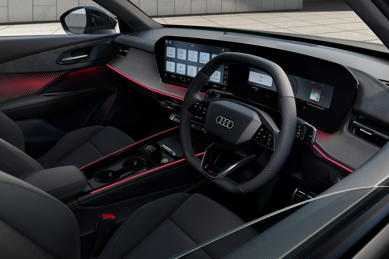 アウディ、コンパクトSUV『Q3』を刷新。最新のデジタルステージとコラム統合型シフターを採用