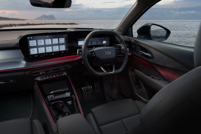 アウディ、コンパクトSUV『Q3』を刷新。最新のデジタルステージとコラム統合型シフターを採用