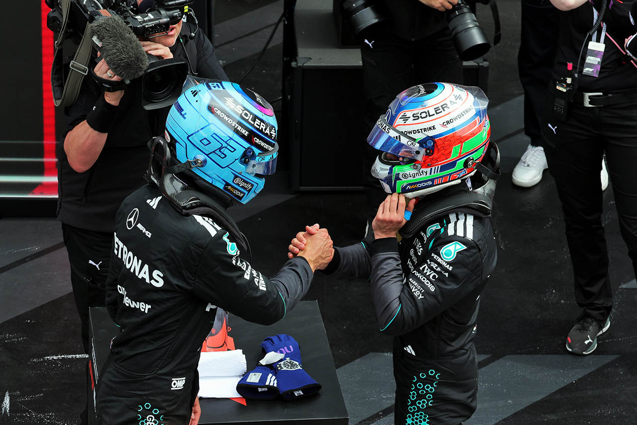 2026年F1第5戦カナダGPスプリント／パルクフェルメでのジョージ・ラッセル（メルセデス）とアンドレア・キミ・アントネッリ（メルセデス）