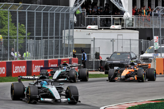 2026年F1第5戦カナダGPスプリント／ファイナルラップでランド・ノリス（マクラーレン）にアウトから仕掛けるアンドレア・キミ・アントネッリ（メルセデス）