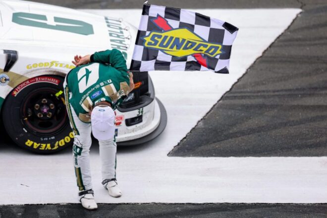「カイルが誇りに思ってくれるようなレースを」ダニエル・スアレスが惜別の今季初勝利／NASCAR第13戦