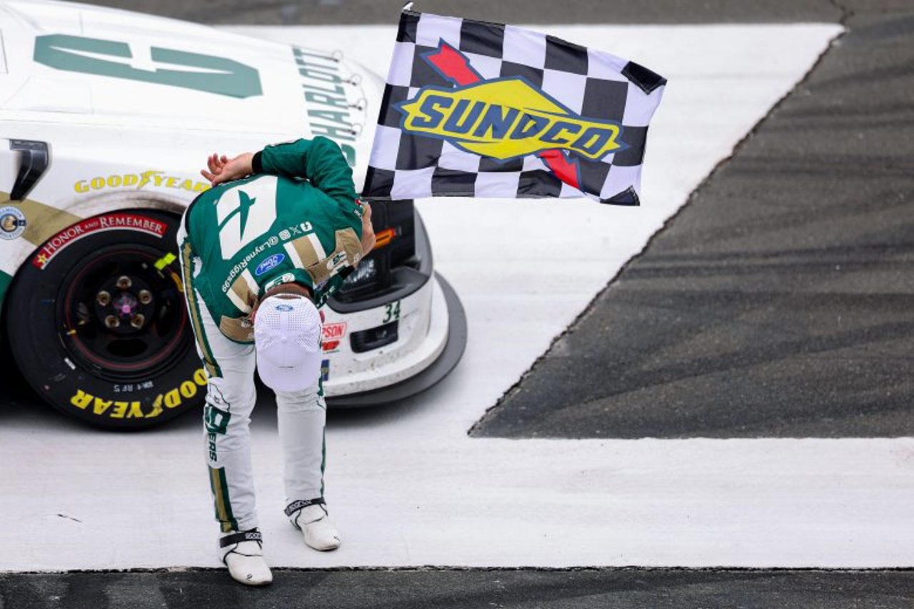 「カイルが誇りに思ってくれるようなレースを」ダニエル・スアレスが惜別の今季初勝利／NASCAR第13戦