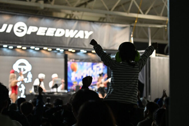 スーパー耐久NAPAC富士24時間は今年もパワーアップして“眠らないフェス”へ。花火、ライブ、新施設、キャンプ、極上の体験イベントを遊び尽くそう