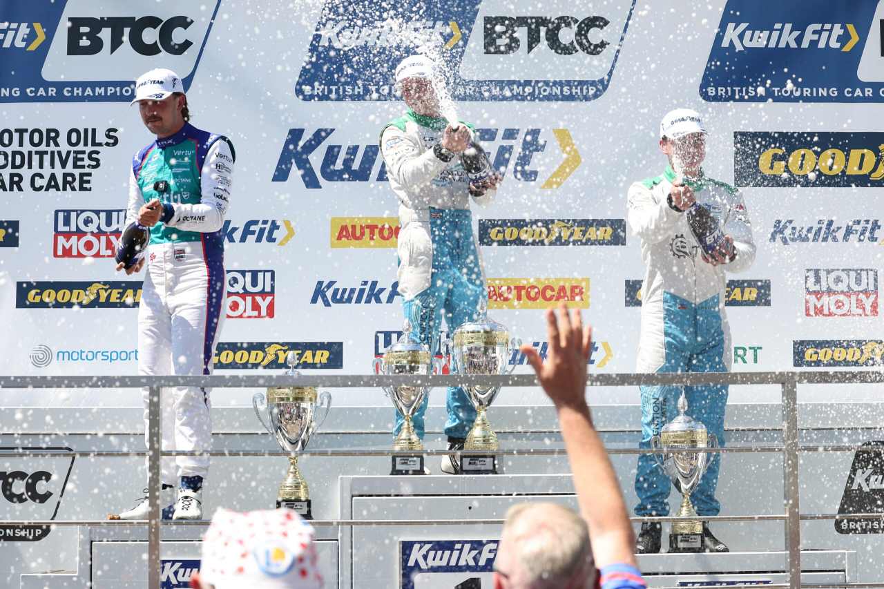 BMWが予選レース制覇から今季初勝利。トヨタの元王者シェドンも移籍後初の通算54勝目／BTCC第3戦