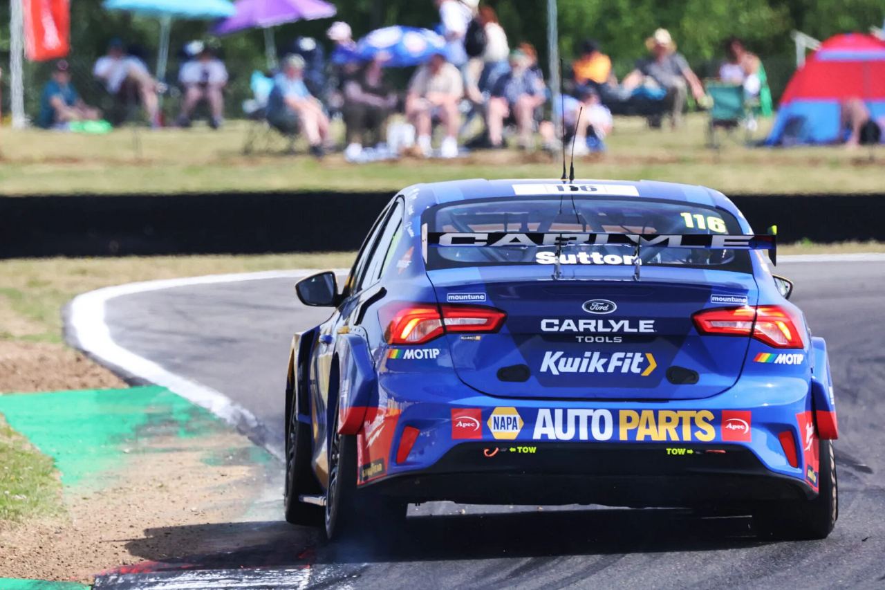 BMWが予選レース制覇から今季初勝利。トヨタの元王者シェドンも移籍後初の通算54勝目／BTCC第3戦