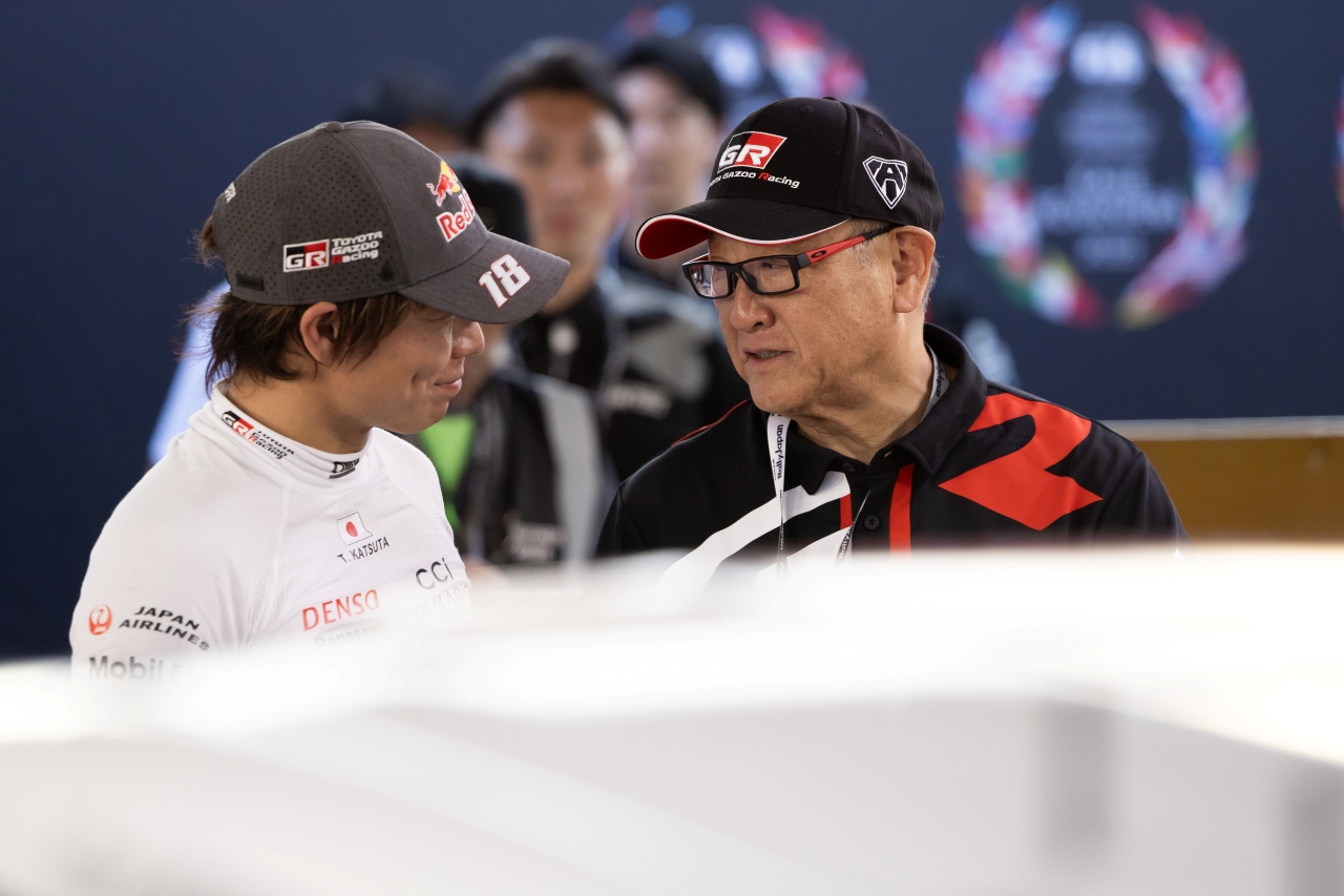 豊田章男チームオーナーと勝田貴元（トヨタGRヤリス・ラリー1）