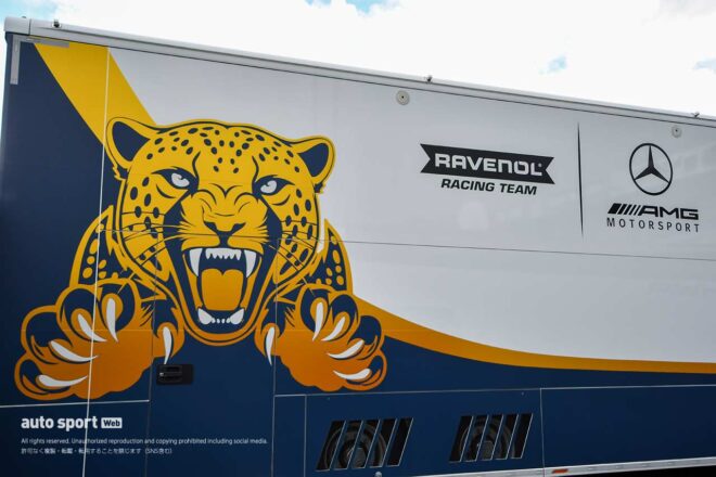 過酷なニュルブルクリンクを勝ち切れる『RAVENOL』の底力。フェルスタッペン組との激闘に35万超の観衆が喝采
