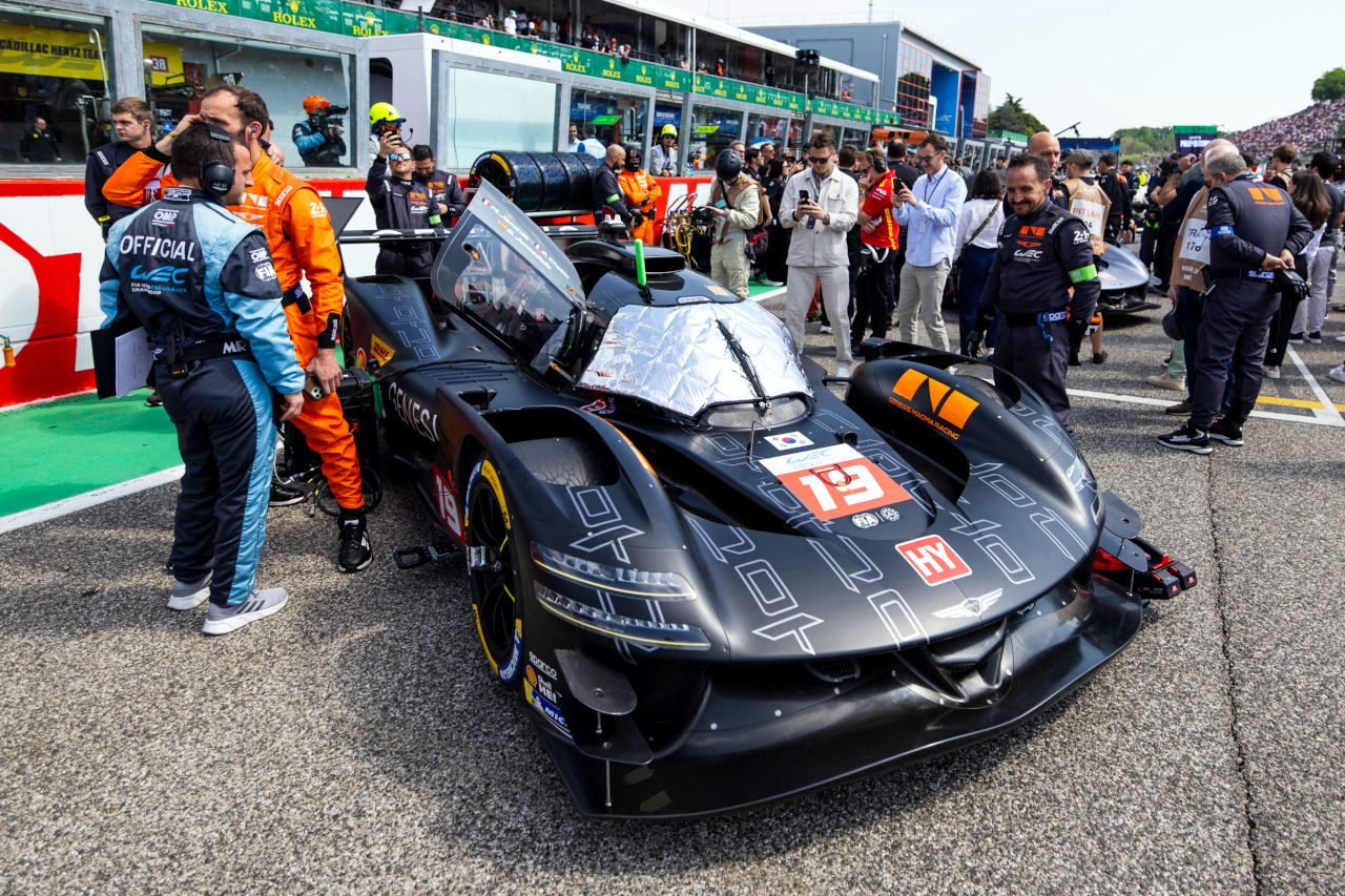韓国メーカーの新参ジェネシス、初のル・マン24時間レースで特別カラーを採用。マグマを彷彿させる鮮やかなオレンジに／WEC24時間で特別カラーを採用。マグマを彷彿させる鮮やかなオレンジに