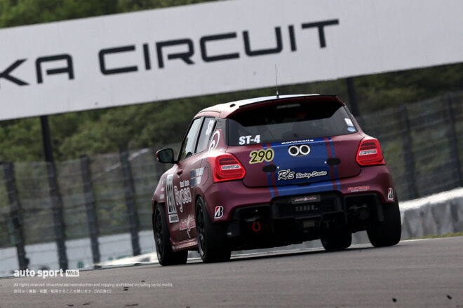 「スイフトスポーツはスズキが作った零戦」クラス唯一のFFターボでの挑戦にメーカーも熱視線【S耐マシンフォーカス】