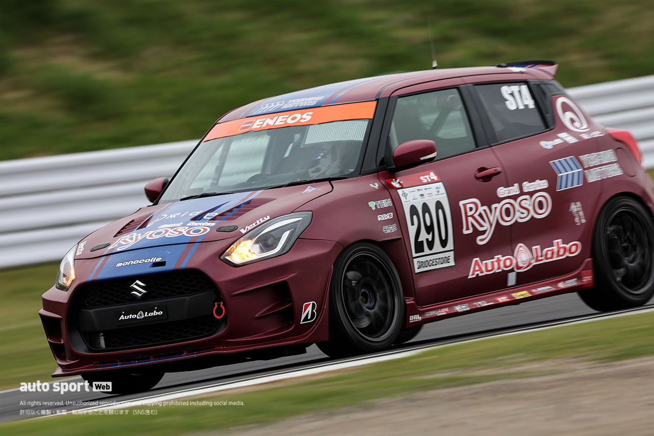 「スイフトスポーツはスズキが作った零戦」クラス唯一のFFターボでの挑戦にメーカーも熱視線【S耐マシンフォーカス】