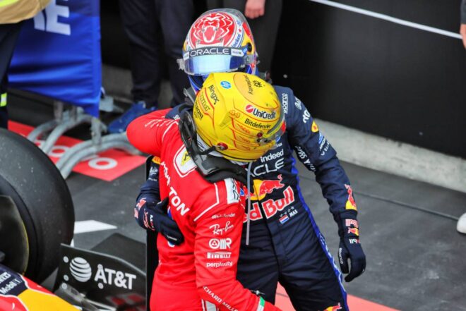 2026年F1第5戦カナダGP　お互いの健闘を称え合うルイス・ハミルトン（フェラーリ）、マックス・フェルスタッペン（レッドブル）