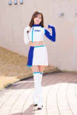 友野ゆみ KDDIレースアンバサダー 2026年/スーパーフォーミュラの写真①