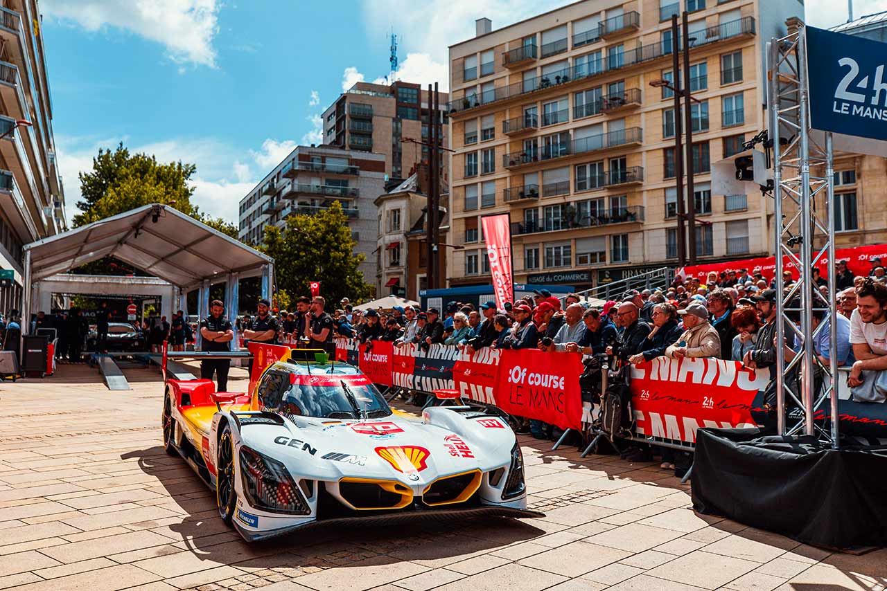 BMW Mハイブリッド V8