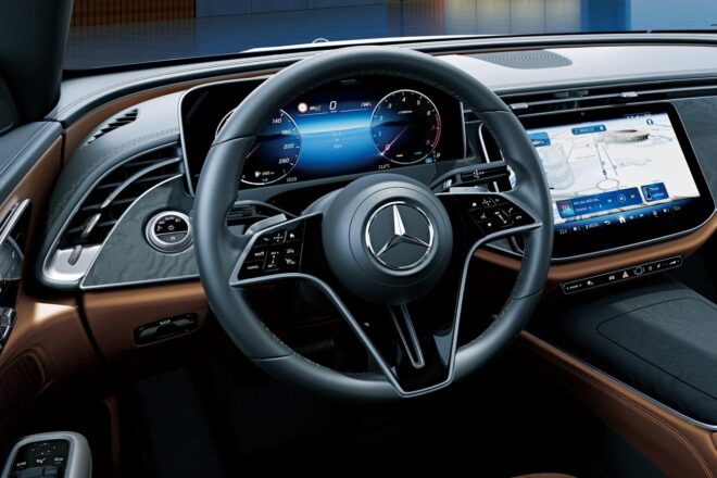 メルセデス・ベンツ『E300』に初の左ハンドル仕様を設定した限定車“Edition Elegance”を導入