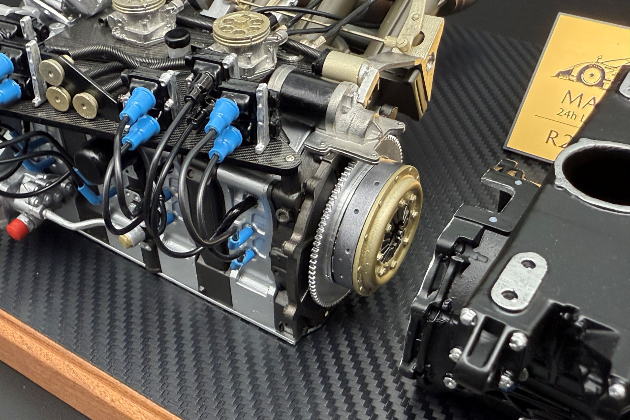 マツダ787Bのル・マン優勝から35年、搭載するロータリーエンジン『R26B』を1／6スケールで再現。クラッチやミッションも