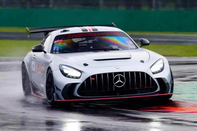 【F1参戦メーカーのフラッグシップモデル】