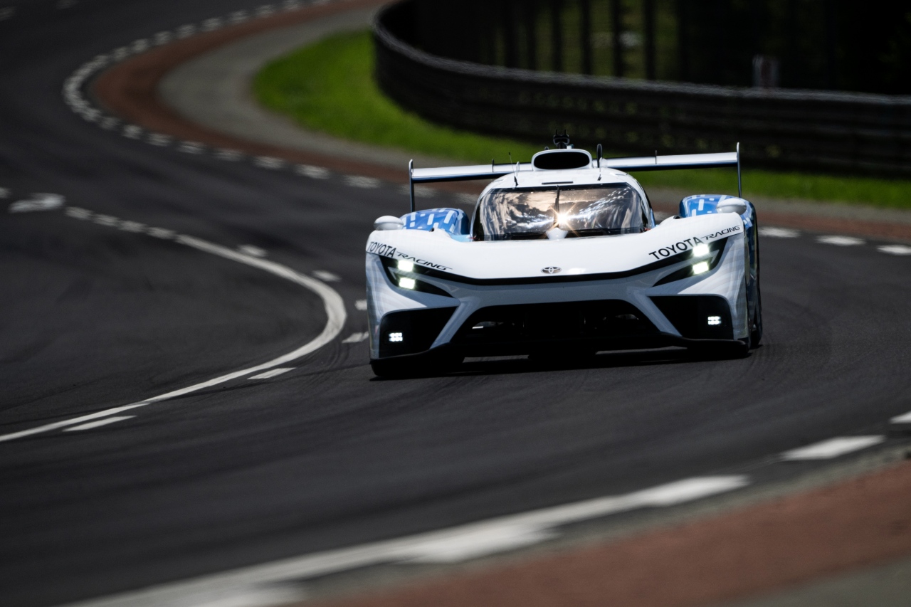 デモランを行った液体水素エンジン搭載車のTR LH2 レーシング・プロトタイプ