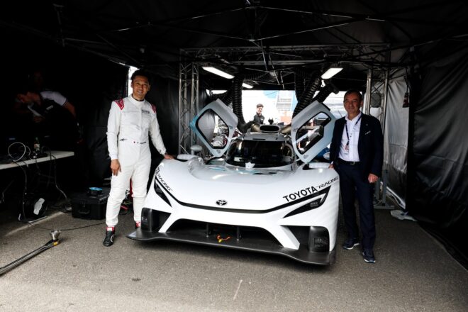 デモランを行った液体水素エンジン搭載車のTR LH2 レーシング・プロトタイプ
