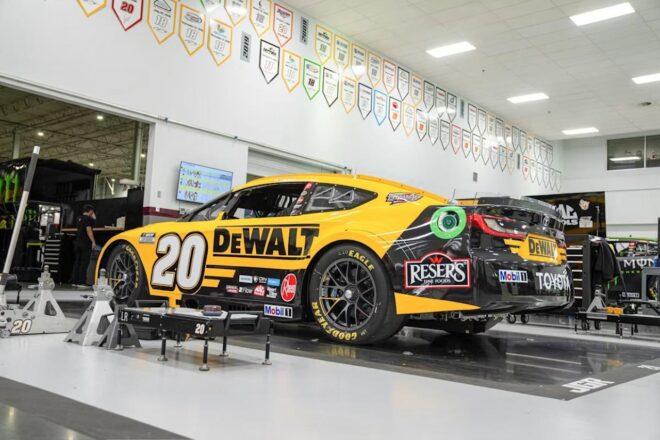 トヨタ陣営ウォーキンショーTWG代表がNASCAR拠点を視察「あらゆるものの規模が桁違いだ」／RSC