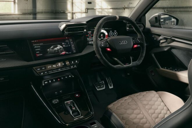 アウディ、最高峰『RS3』に直列5気筒エンジン誕生50周年記念の限定車“competition limited”を導入