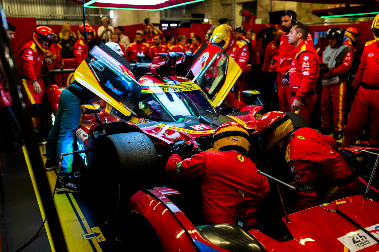 首位トヨタをキャデラックが逆転、ハートレーが痛恨のコースオフ。跳ね馬1台にトラブル／ル・マン決勝12時間後