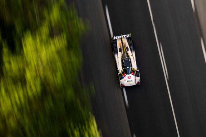 首位トヨタをキャデラックが逆転、ハートレーが痛恨のコースオフ。跳ね馬1台にトラブル／ル・マン決勝12時間後