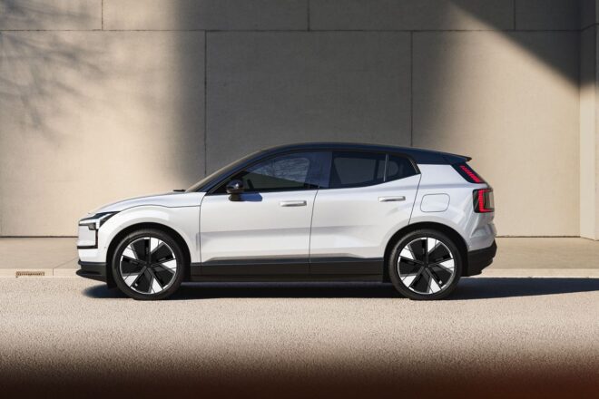 ボルボ、最小EV『EX30』のグレード名称を刷新。中核SUV『XC60』もラインアップ変更で特別限定車も導入