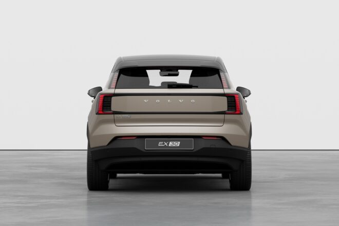 ボルボ、最小EV『EX30』のグレード名称を刷新。中核SUV『XC60』もラインアップ変更で特別限定車も導入