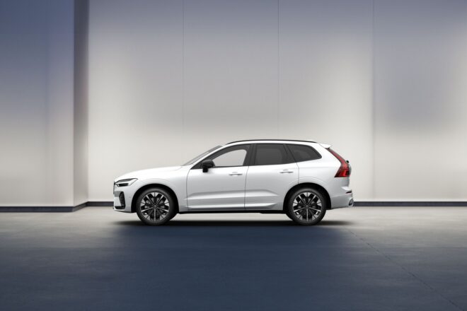 ボルボ、最小EV『EX30』のグレード名称を刷新。中核SUV『XC60』もラインアップ変更で特別限定車も導入