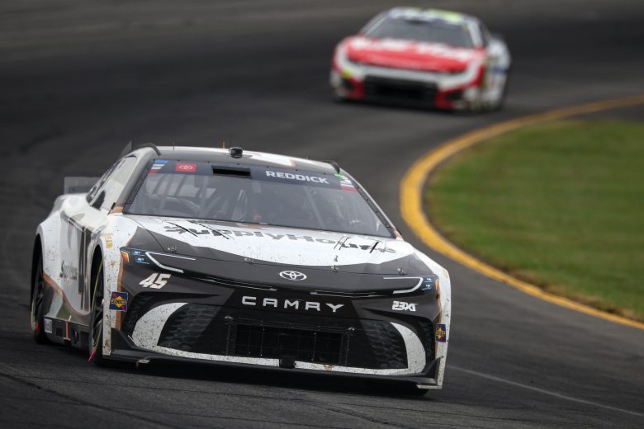 デニー・ハムリンが得意のポコノで無双。同地8勝目、フルタイム21年目で初の3連勝／NASCAR第16戦