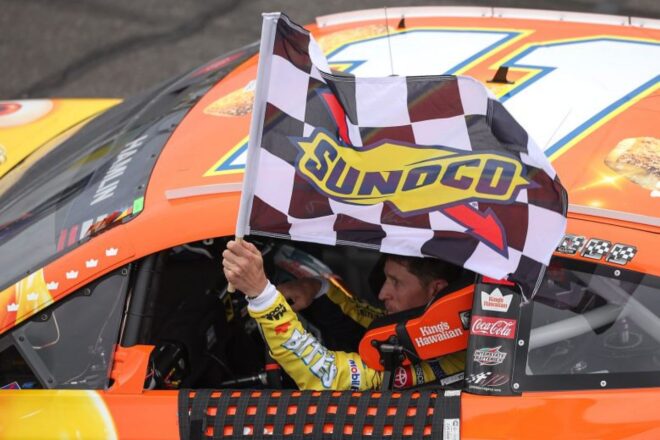 デニー・ハムリンが得意のポコノで無双。同地8勝目、フルタイム21年目で初の3連勝／NASCAR第16戦