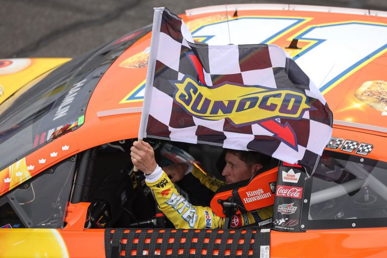 デニー・ハムリンが得意のポコノで無双。同地8勝目、フルタイム21年目で初の3連勝／NASCAR第16戦