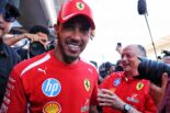 優勝したルイス・ハミルトン（フェラーリ）とチーム代表フレデリック・バスール