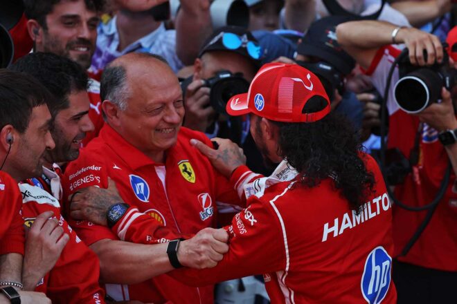 フレデリック・バスール代表＆ルイス・ハミルトン（フェラーリ）