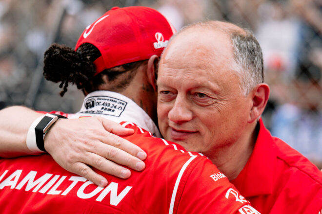 ルイス・ハミルトン（フェラーリ）とチーム代表フレデリック・バスール