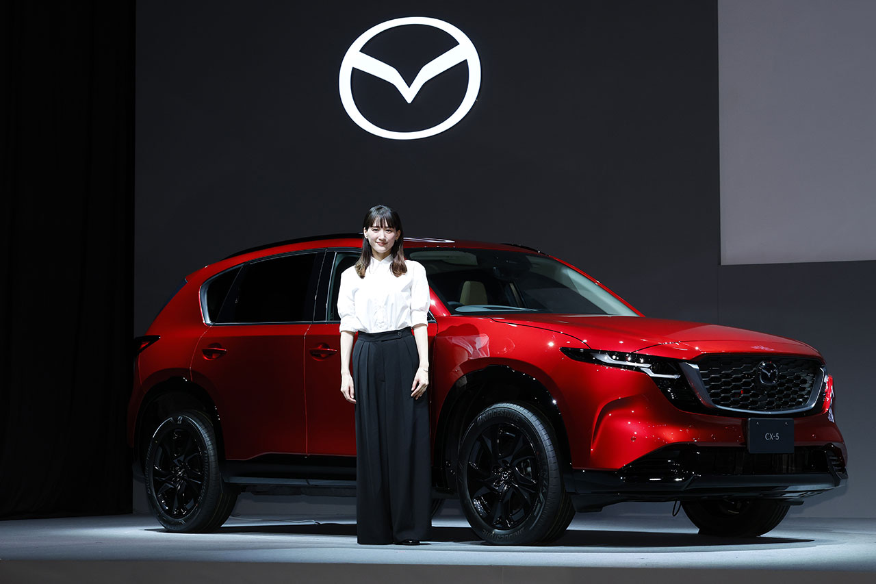 マツダ、新型『CX-5』が発売1カ月で受注1万台超えと発表。月間計画5倍の好調、若年から年配まで幅広い層に支持