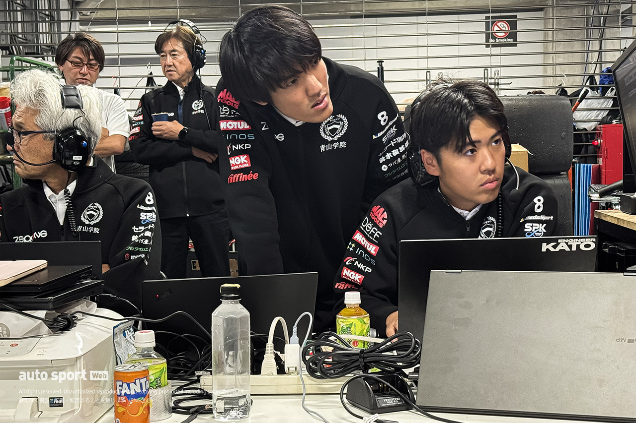 青学自動車部チームがS耐富士24時間に初挑戦。学生メンバーがドライバー、メカニック、エンジニア、広報として徹夜の奮闘
