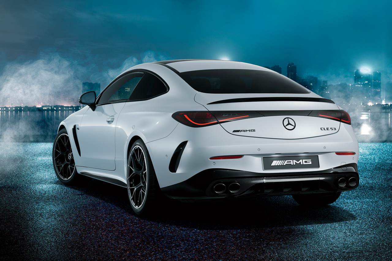 メルセデスAMG、中核クーペ『CLE 53』にカーボン多用の武闘派限定車“Edition Night Carbon”を設定