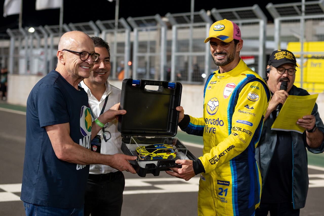 ナイトレースで逃げ切ったネルソン・ピケJr.が今季2勝目、ダニエル・セラも表彰台復帰／SCB第5戦