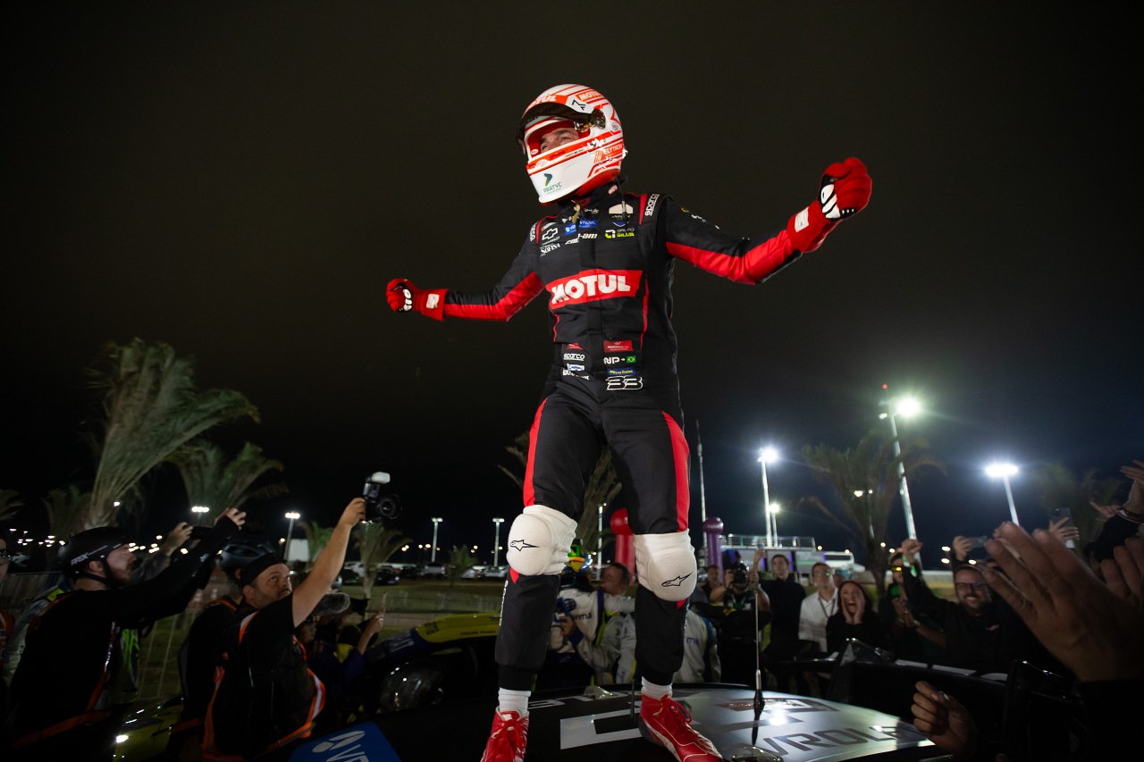 ナイトレースで逃げ切ったネルソン・ピケJr.が今季2勝目、ダニエル・セラも表彰台復帰／SCB第5戦