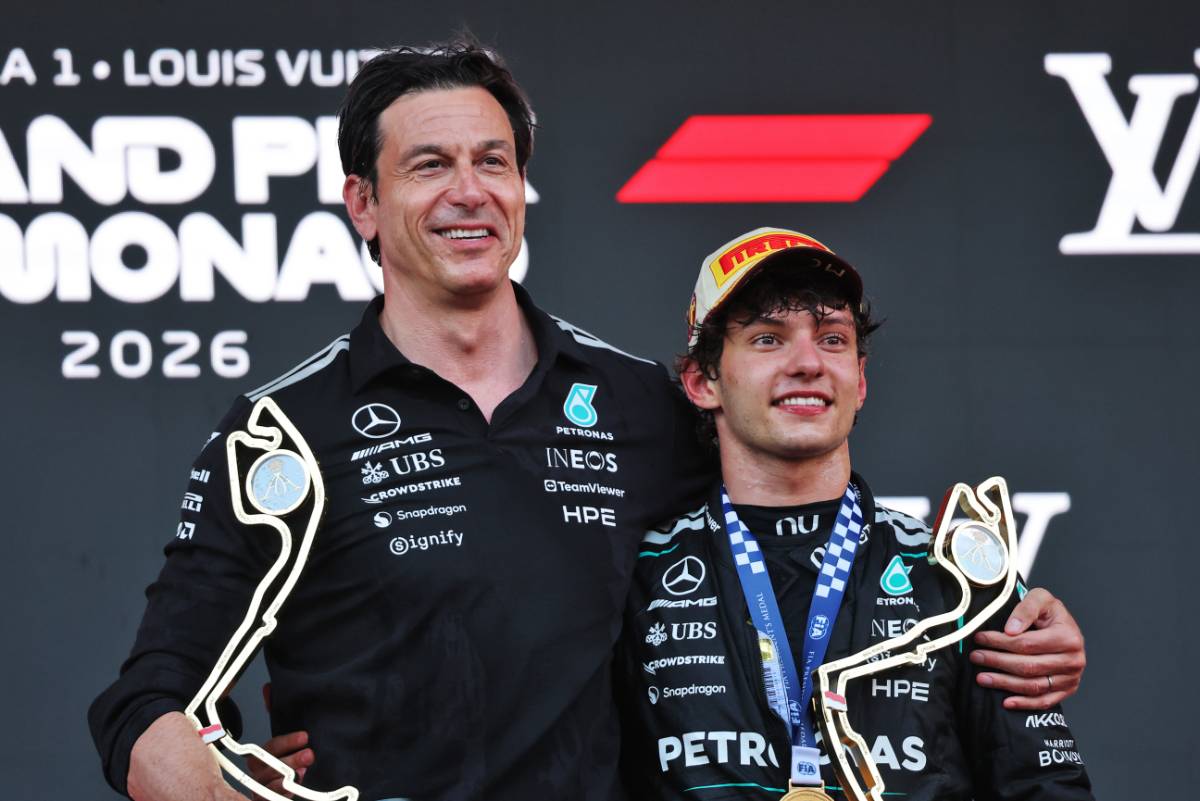 2026年F1第6戦モナコGP　優勝したアンドレア・キミ・アントネッリ（メルセデス）とトト・ウォルフ代表