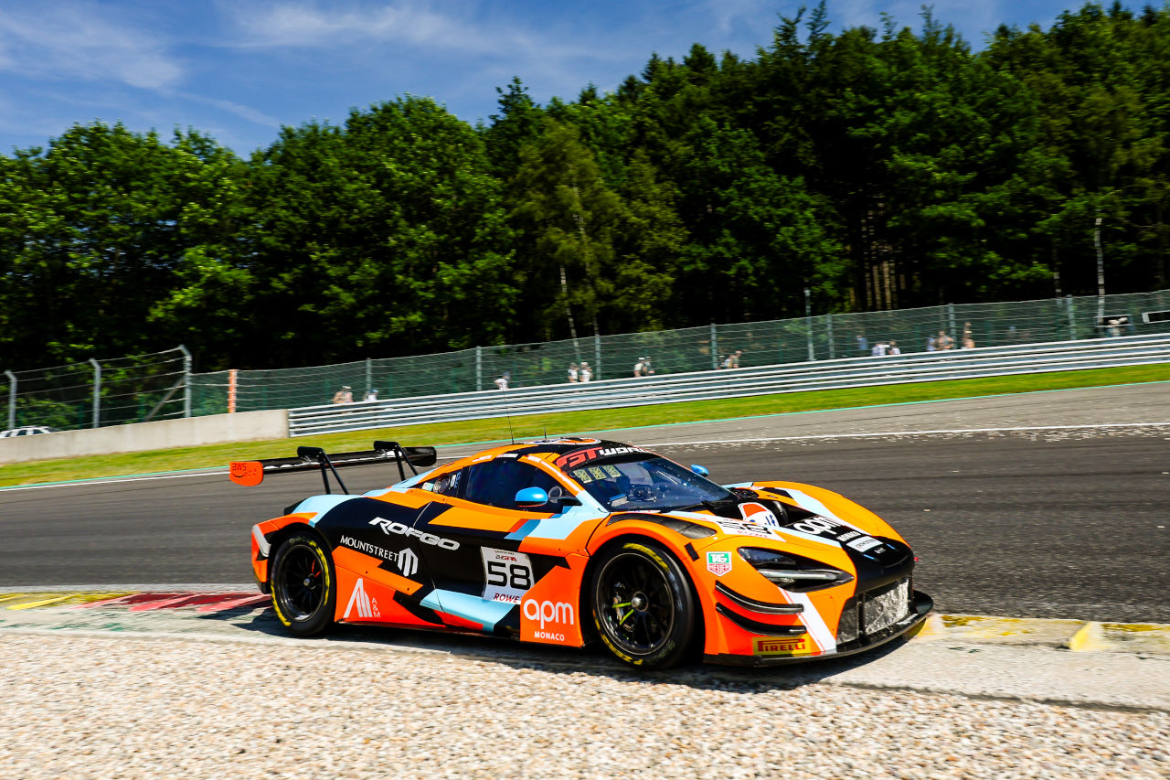 フェラーリのロベラがスパ24時間の新予選でライバル圧倒も、マクラーレンが296勢のワン・ツーを阻止