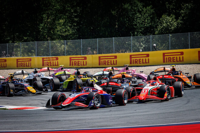 2026年FIA F2第6戦シュピールベルク　スプリントレース1周目のターン1で発生した多重クラッシュ直前