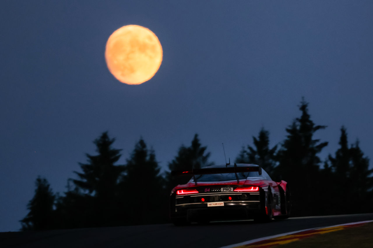 独走フェラーリにパンクの悲劇。マクラーレンが雨襲来のスパ24時間をリード【決勝12時間後レポート】