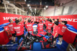 優勝したHonda HRCがレース後に乾杯している様子／2025年鈴鹿8耐