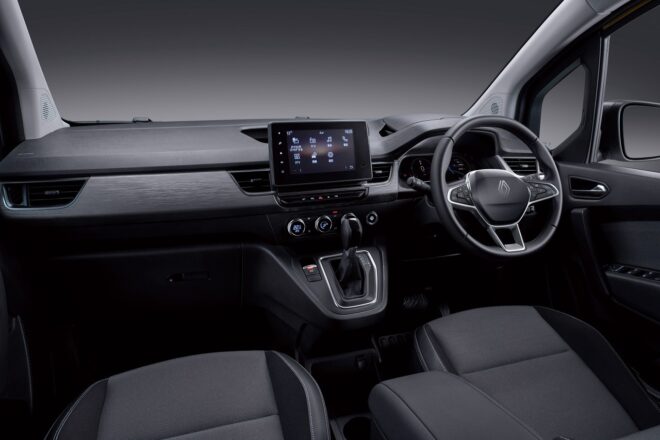 ルノー、3列7シーター『グランカングー』にタフギア感を強調したグレーの限定車“クルール”を設定