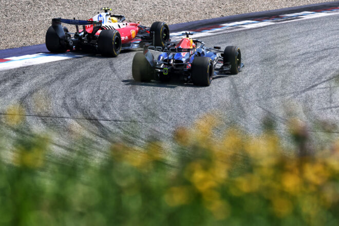 ルイス・ハミルトン（フェラーリ）とマックス・フェルスタッペン（レッドブル）